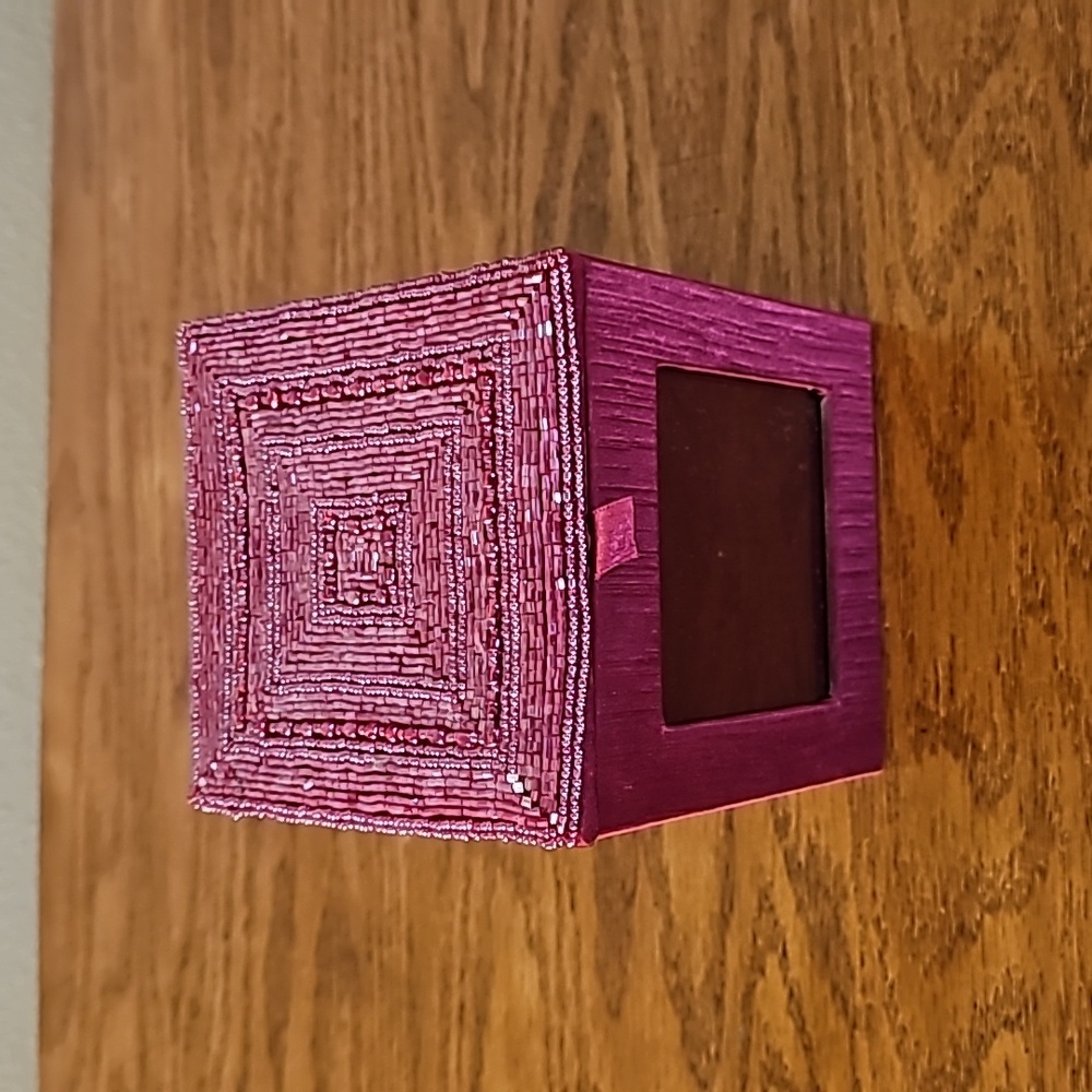 Beaded Silk decorative picture box (3 " x 3 " picture window)